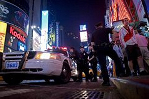 又來了 紐約時報廣場再度因可疑包裹淨空