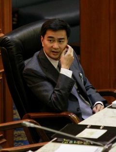 來硬的  泰總理取消國會改選