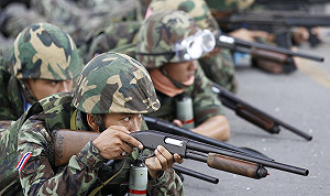 泰政府下格殺令  紅衫軍領袖投降