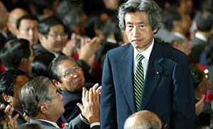 前日相小泉當聲優  為鹹蛋超人王配音