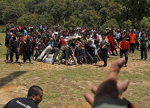 尼泊爾過度官僚？援助國抱怨延宕救災物資