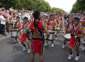 建山布農森巴鼓 柏林嘉年華遊行奪冠