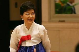 朝鮮拿朴槿惠照片當箭靶  韓：不可原諒