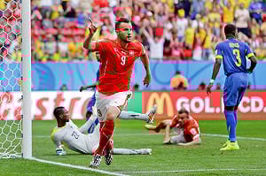 瑞士逆轉勝2:1  最後1分鐘險勝厄瓜多