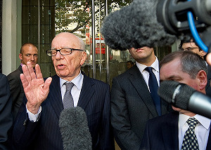 梅鐸再失老臣 登報道歉止血