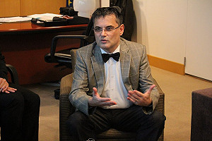 法在台協會設簽名簿  以、奧、英代表致意