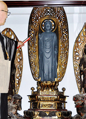 怕火又怕偷  日本請出3D佛像供參拜