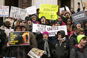 全美170市抗議種族歧視  有民眾衝市政府