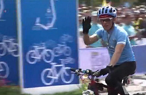 泰王儲罕見露面  曼谷慘案爆出政局動盪