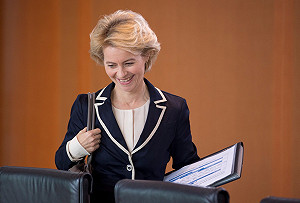 第3次梅克爾政權  德誕生首位女國防部長