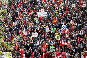 歐蘭德就職周年  3萬民眾上街反緊縮政策