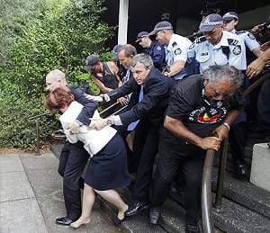 澳總理遺落的高跟鞋  意外成原民抗爭焦點