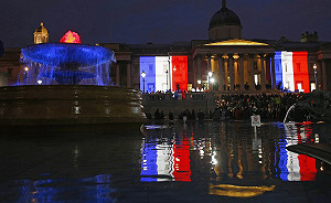 英倫聲援法國  自由平等博愛三色光普照