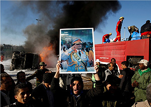 開戰？  油罐車在格達費官邸外爆炸