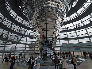 玩政治  德國會休會期間變兒童樂園