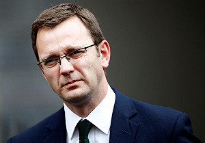 政媒暗通款曲 梅鐸竊聽風暴擴大