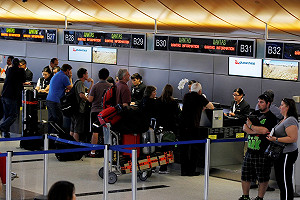 澳航全球停飛  政府介入協調