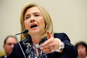 希拉蕊招認用私人信箱辦公求「方便」