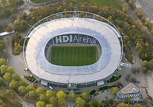 梅克爾反恐率員看球賽  收炸彈威脅急喊卡