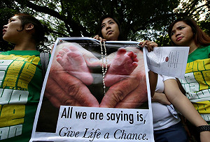 節育或屠殺？菲生育健康法被判無限期停止