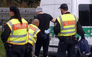 德管控難民重啟邊境檢查 遭批回到80年代