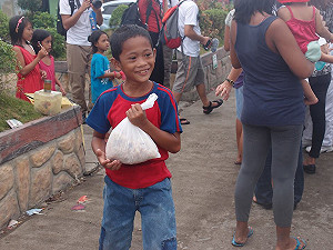 站起來，獨魯萬！  菲國人對世界的感謝