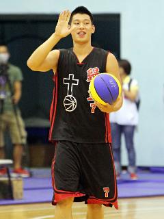 夢再延續 紐約尼克簽下林書豪