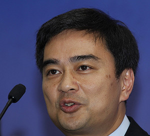 泰總理艾比希9日宣布解散國會