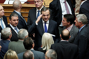 希臘總理驚險贏得信任投票案　前程依舊難卜