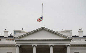 《黑暗騎士》首映釀悲劇  白宮降半旗6天