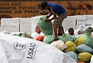 菲國罹難逾4千人  救援物資滯留機場