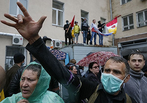 烏克蘭百人攻警局  要求釋放親俄人士