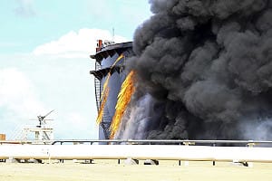 利比亞民兵突襲原油出口港 政府軍22死