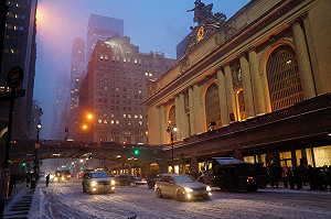 極地渦旋碰上風暴  紐約再成冰封世界