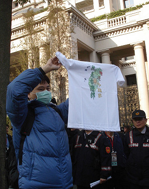 陳雲林逛億萬豪宅  遇民眾嗆聲