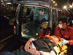 中市刑大員警陳諸想  遭抗爭民眾推擠摔下車重傷