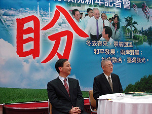 政院新年三「盼」  不忘「馬」墨寶