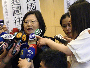 蔡英文：「不唱流行曲」 選新北市負責到底