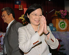 蔡英文：藍營選情告急 執政不力的包袱