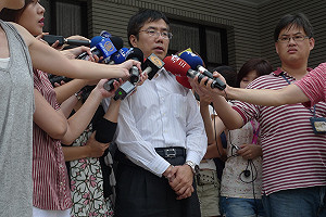 朝野衝突 黃偉哲：對失控感到遺憾