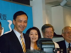 朱立倫出新書  太太高婉倩答應輔選