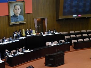 立院觀察  「少數」霸凌遇上「多數」暴力