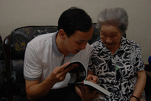 提前過祖父母節  朱立倫和阿嬤相見歡