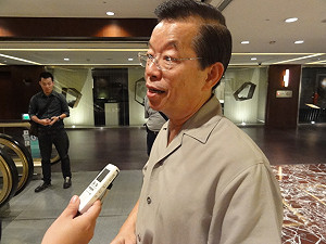 謝長廷看「蘇打小組」 戲稱命名有進步