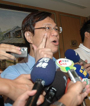 吊車瑋衝擊朱立倫? 張啟楷不准中央社提問
