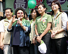 陳菊登記參選  盼從高雄贏起