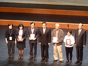 馬提權力讓人傲慢  台下傳出竊笑聲