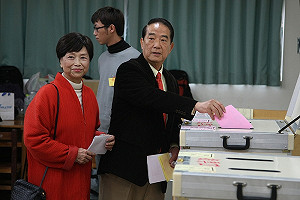 陳萬水住院？  橘：只是常拿藥