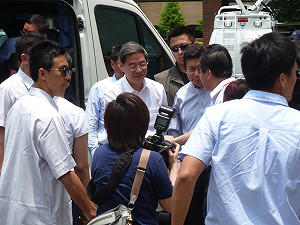 嗆聲如影隨形  張志軍取消行程轉赴機場