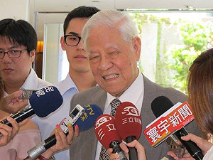 李登輝籲連勝文：這大漢了 別叫爸爸幫忙